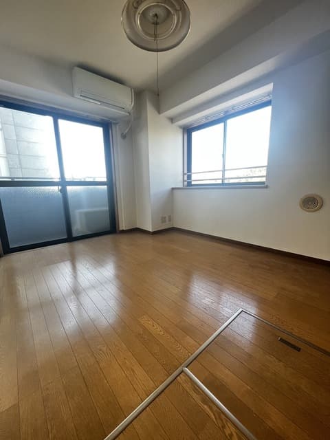 Room image 11