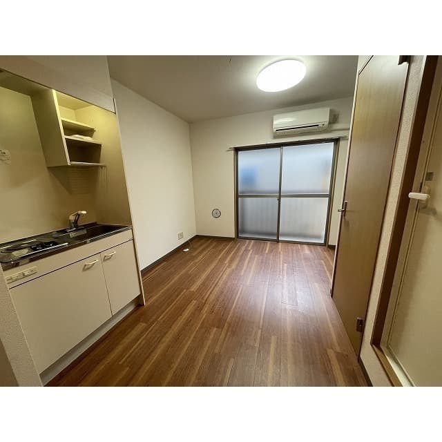 Room image 10