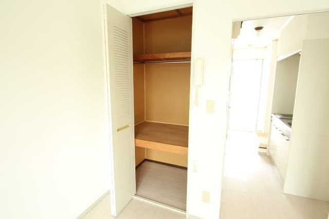 Room image 13