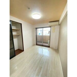 Room image 16