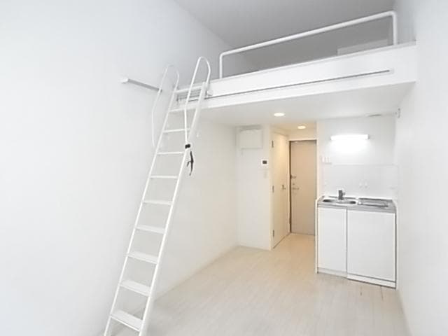 Room image 15