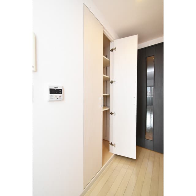 Room image 16