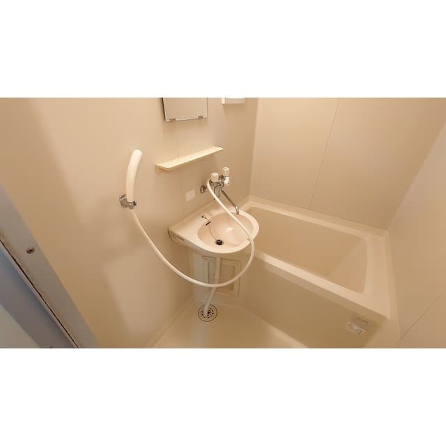 Room image 10