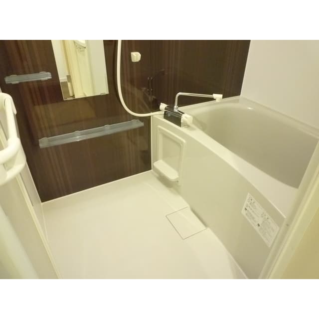 Room image 10