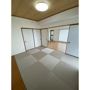 Room image 8