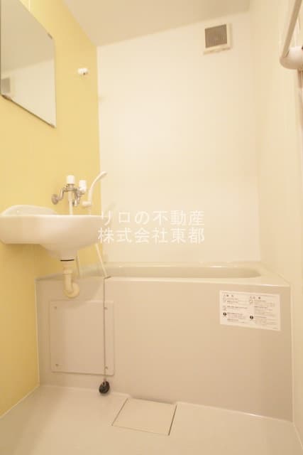 Room image 8