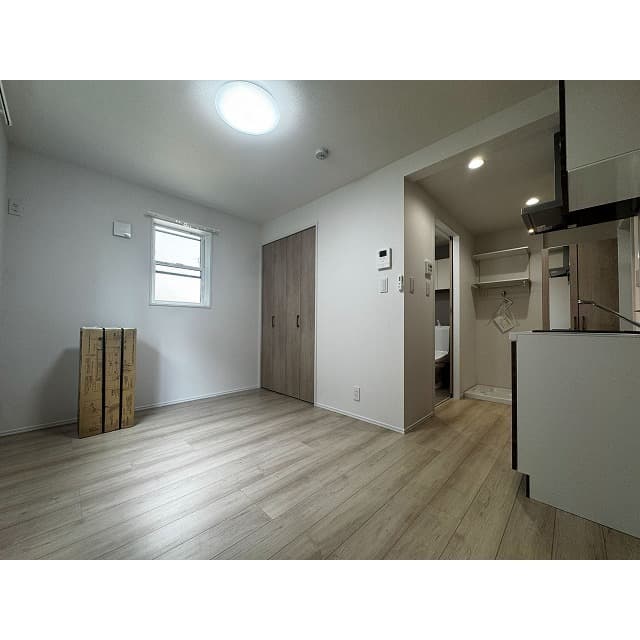 Room image 8