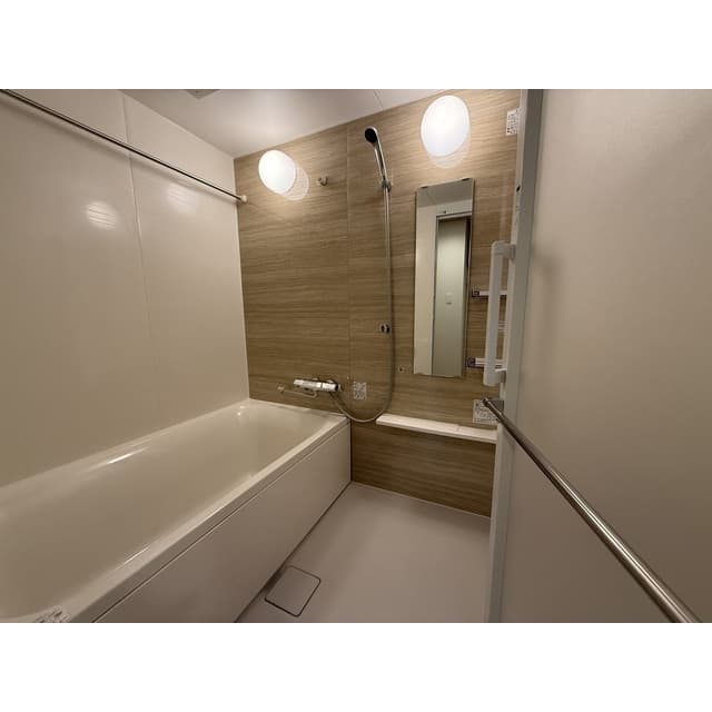 Room image 10
