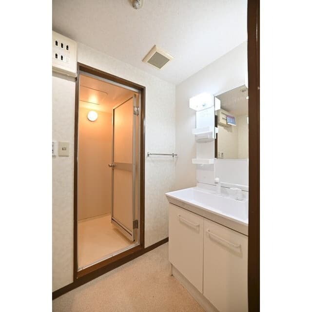 Room image 13