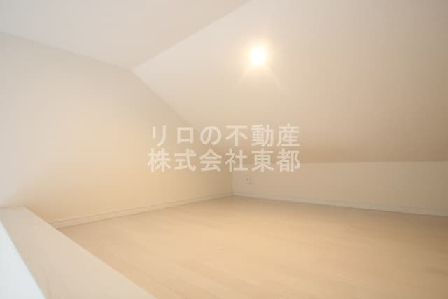 Room image 16