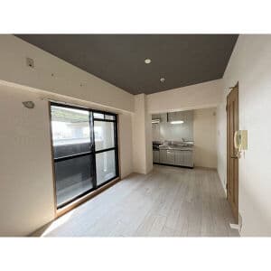 Room image 13
