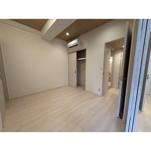Room image 13