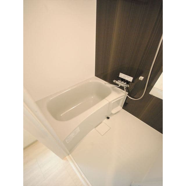 Room image 9