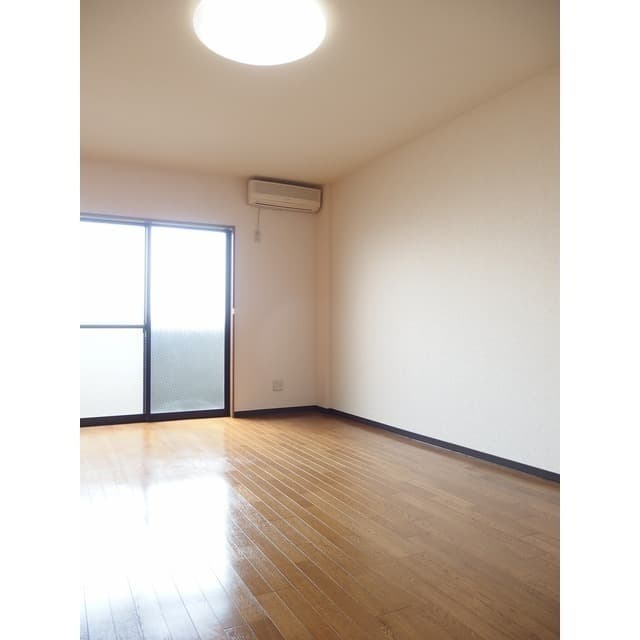 Room image 14