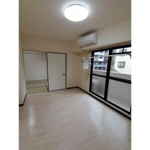 Room image 11