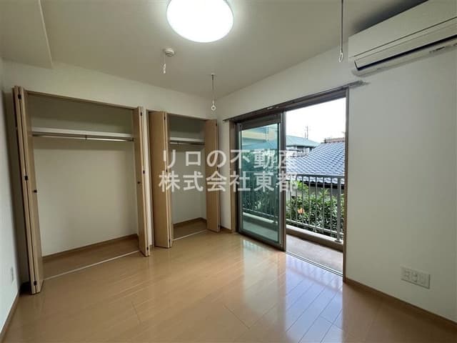 Room image 8