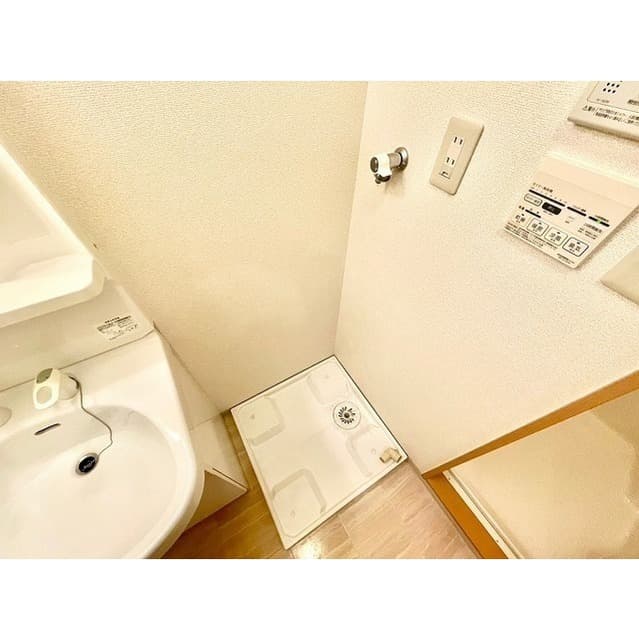 Room image 16