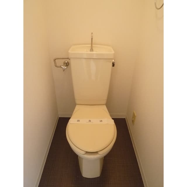 Room image 8