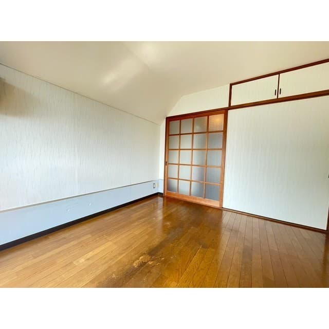 Room image 15