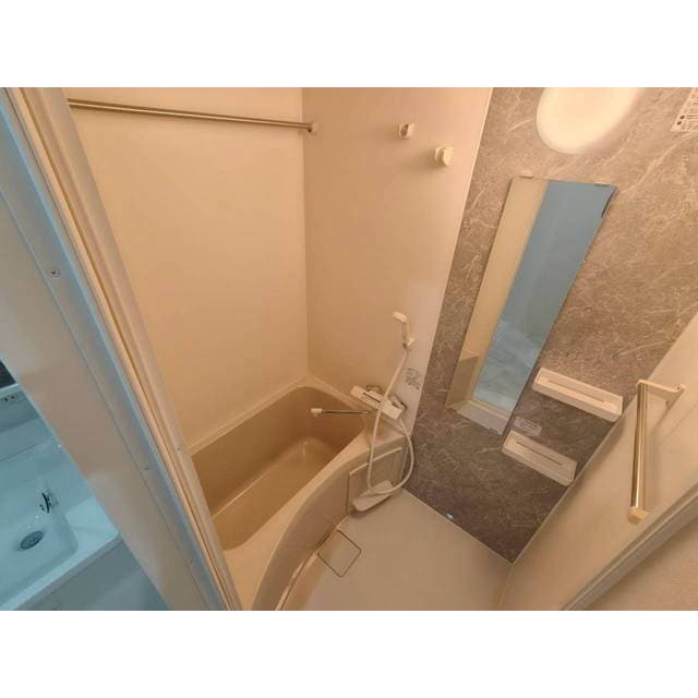 Room image 10