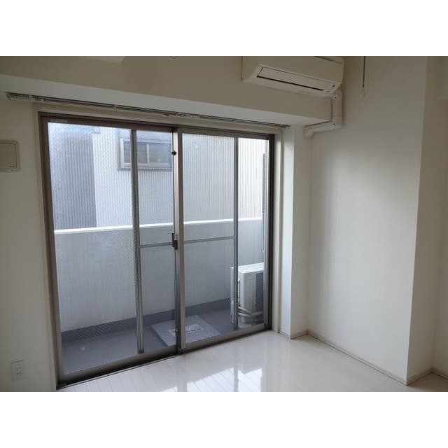 Room image 16