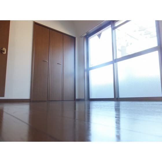 Room image 9