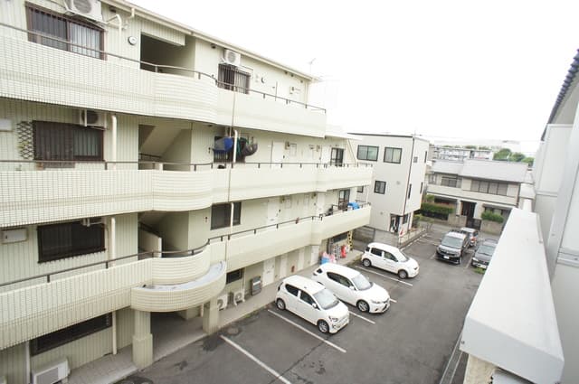 Room image 12