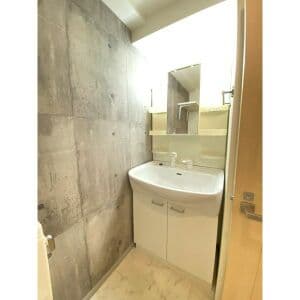 Room image 16