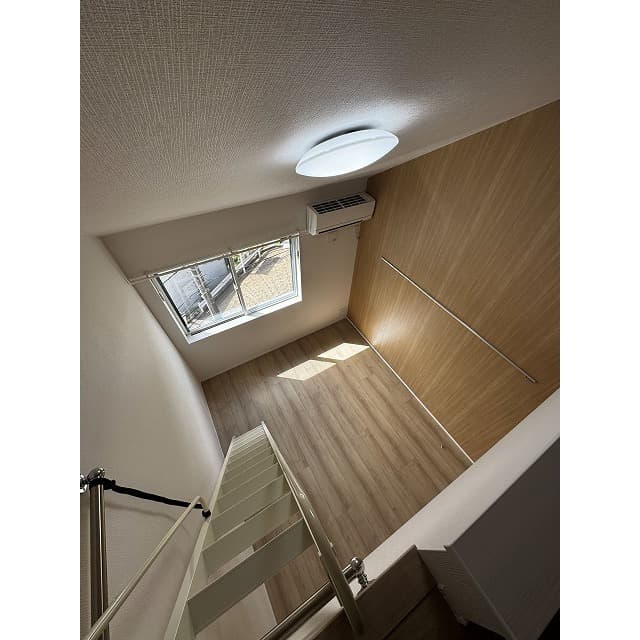 Room image 11