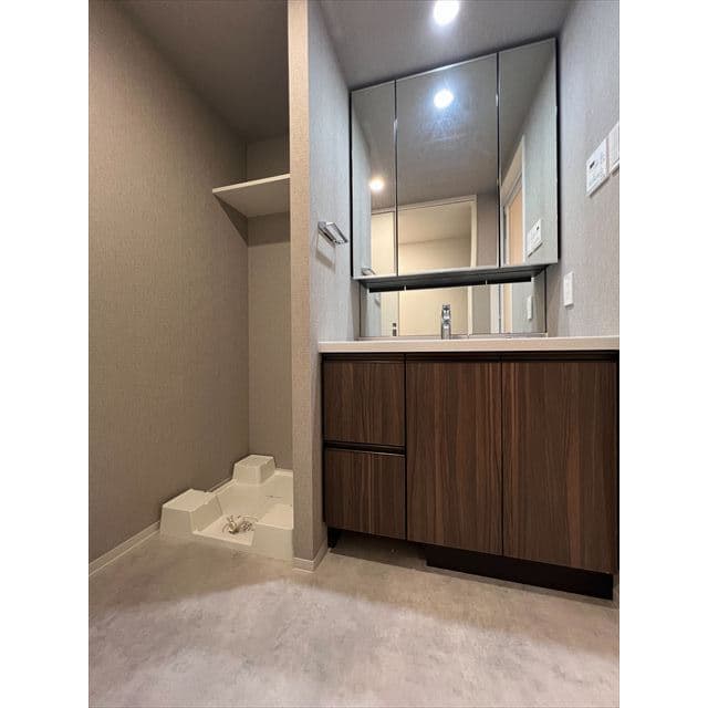 Room image 13