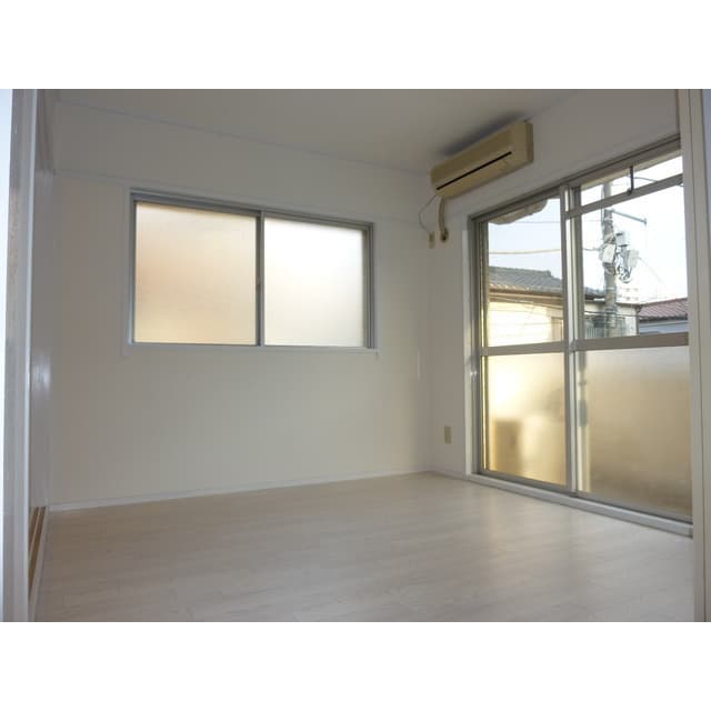 Room image 15