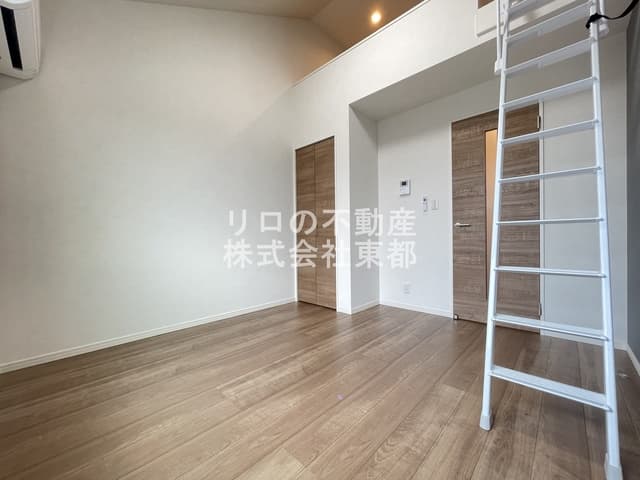Room image 14