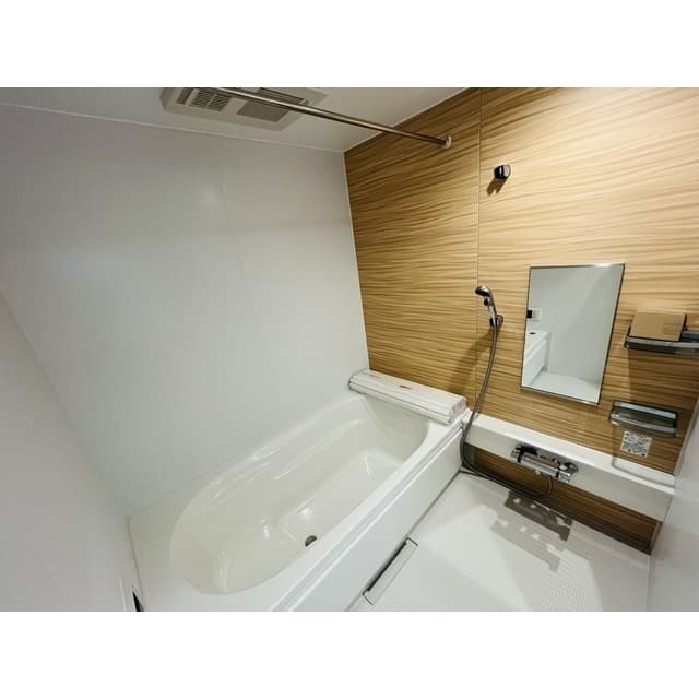 Room image 11