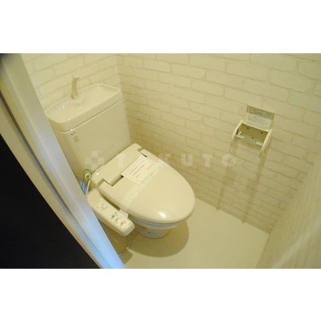 Room image 12
