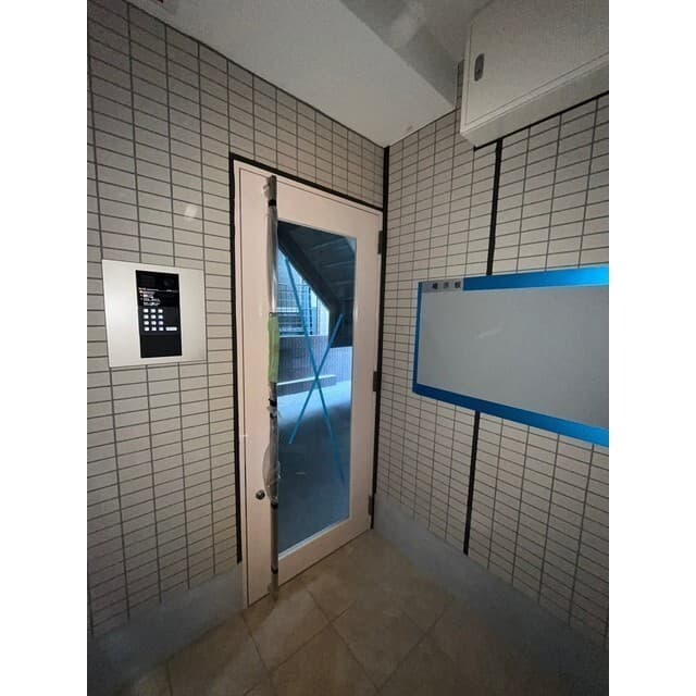 Room image 8