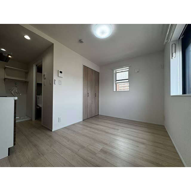 Room image 8