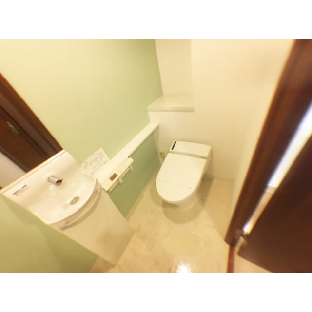 Room image 10