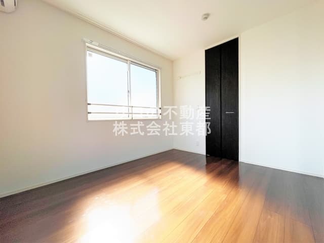 Room image 16