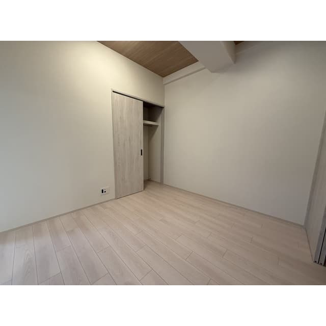 Room image 12