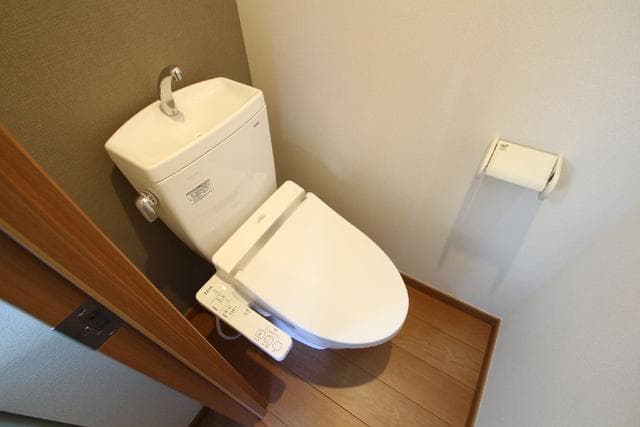 Room image 8