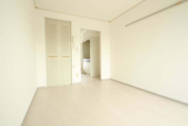 Room image 8