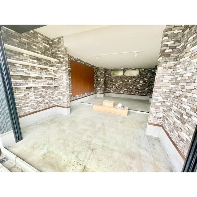 Room image 16