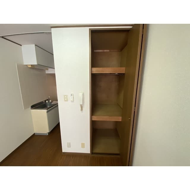 Room image 15
