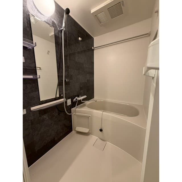 Room image 9