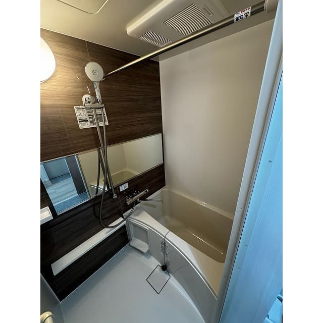 Room image 10