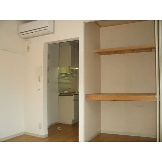 Room image 8