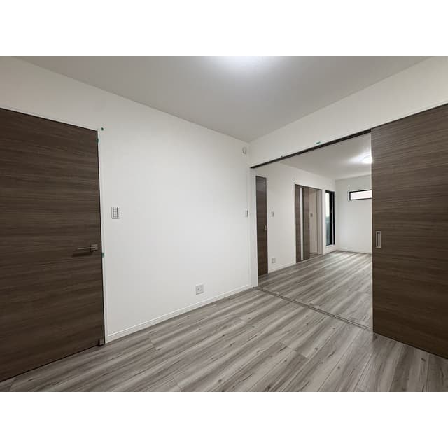Room image 13