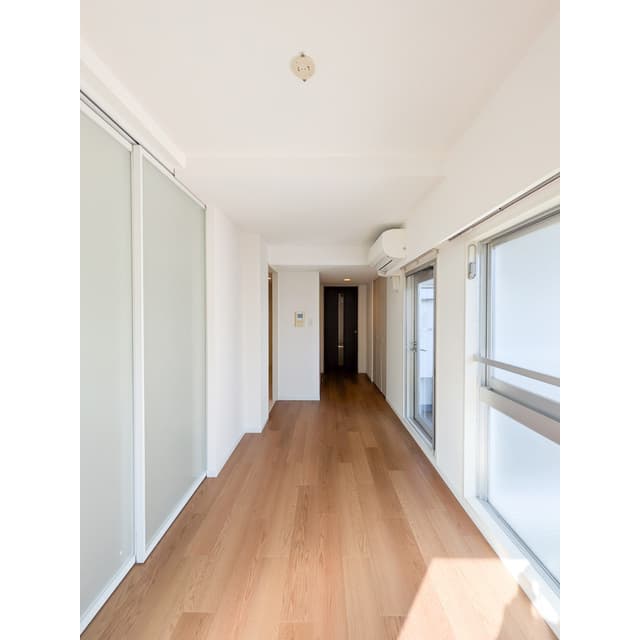 Room image 12