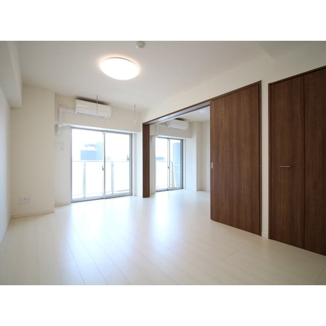 Room image 14