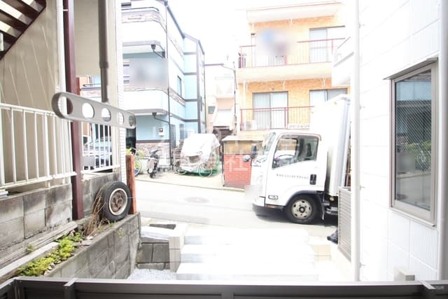 Room image 12